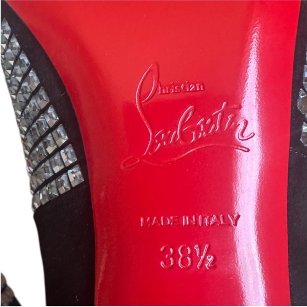 NEW Christian Louboutin CHAMPIONNE
STRASS 80 VEAU VELOURS heels RETAIL
1,995 - Picture 8 of 9